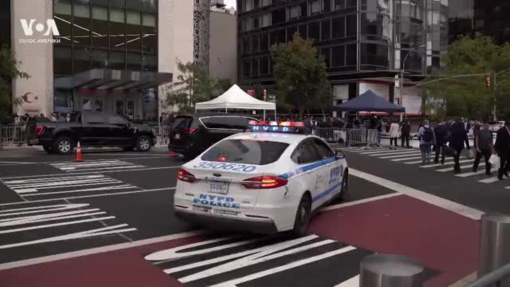 «Нью-Йорк New York». Частная улица. Кофейня в бывшем банке. Где начинается Пятая авеню. 29 сентября 2024 