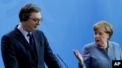 Arhova - Predsednik Srbije Aleksandar Vučić tokom konferencije za štampu sa kancelarkom Nemačke, Angelom Merkel, nakon sastanka u Berlinu, 27. februara 2018.