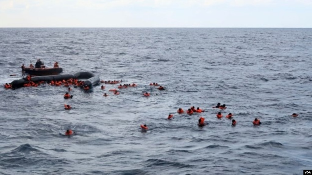 Përmbyset varka pranë brigjeve të Libisë, mbi 60 imigrantë humbasin jetën