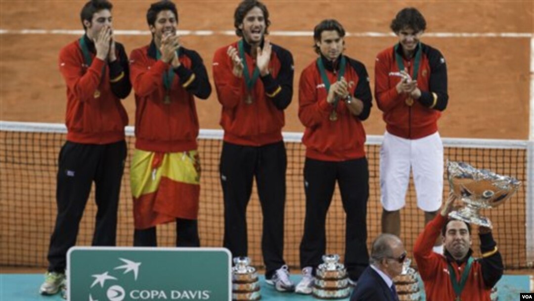 Tim tenis Spanyol kembali menjuarai Piala Davis tahun 2011 setelah mengalahkan tim Argentina 3-1 dalam pertandingan final di Sevilla (5/12).