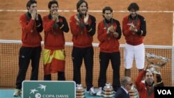 Tim tenis Spanyol kembali menjuarai Piala Davis tahun 2011 setelah mengalahkan tim Argentina 3-1 dalam pertandingan final di Sevilla (5/12).