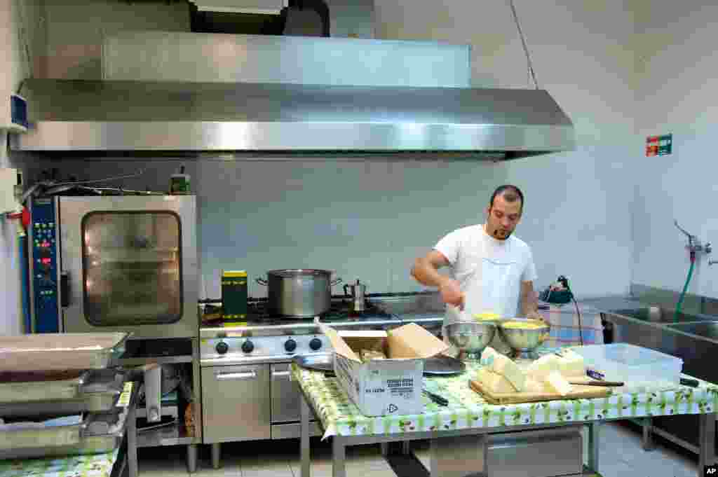 Hundreds of migrants come to this soup kitchen run by Catholic charity Caritas (Photo Mark Abouzeid)