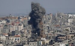 Smoke rises following Israeli airstrikes on a building in Gaza City, May 13, 2021.