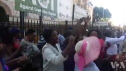 Supporters of MDC-T Leader Nelson Chamisa Dancing Outside High Court