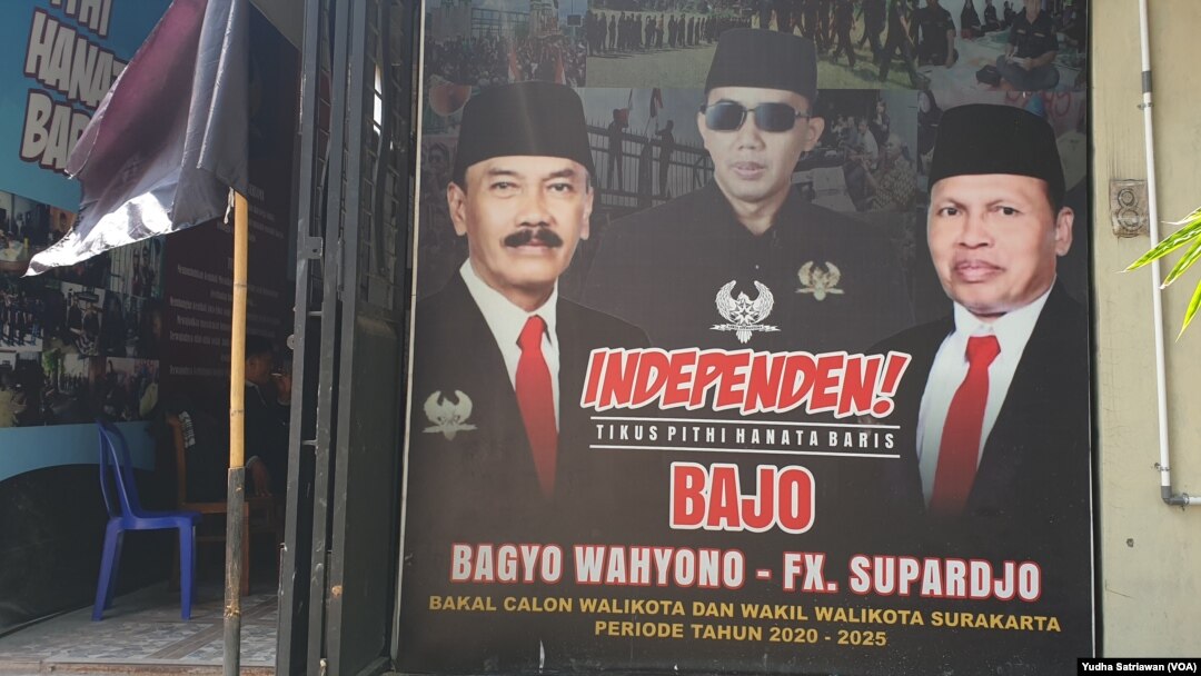 Posko Pemenamgan Calon jalur Perseorangan atau Independen di Solo, Bagyo Wahyono- FX Supardjo, Rabu (2/9). (Foto: VOA/ Yudha Satriawan)