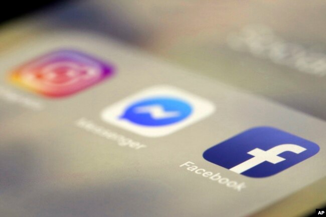 Aplikasi Facebook, Messenger dan Instagram terlihat di iPhone di New York. (Foto: AP)