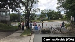 Manifestantes de la oposición en Venezuela han bloqueado calles de Caracas, durante el paro de 48 horas convocado en contra de la Asamblea Nacional Constituyente el miércoles, 26 de julio de 2017.