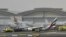 2016年8月3日， 阿联酋航空公司的一架波音777迫降起火。