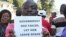 En Mbabane, la gente reclama a su gobierno por no haber respondido con la ayuda prometida a los portadores del virus.