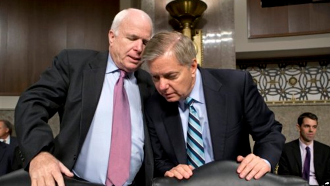 Thượng nghị sĩ Lindsey Graham và John McCain là thành viên của Ủy ban Quân vụ Thượng viện Hoa Kỳ.