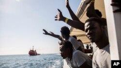 Para migran ditolong oleh kapal bantuan "Proactiva Open Arms" dari lepas pantai Libya (foto: ilustrasi).