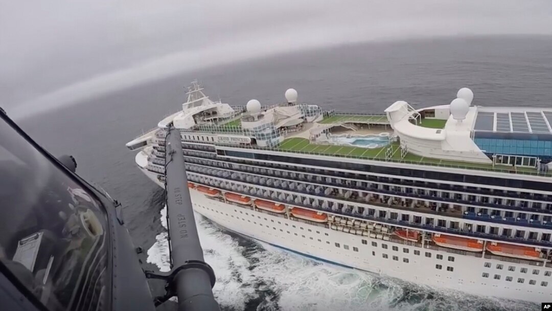 Du thuyền Grand Princess hiên đang neo đậu ngoài khơi thành phố San Francisco ở bang California sau khi một số hành khách và nhân viên phát triển các triệu chứng giống như cúm trên tàu.