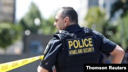 La policía responde a la amenaza de bomba en Washington, el jueves 19 de agosto de 2021.