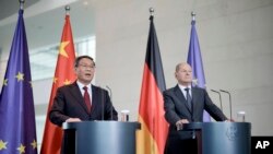 FILE - German Chancellor Olaf Scholz, right, and Chinese Premier Li Qiang, brief the media following government consultations of the both countries at the chancellery in Berlin, Germany, June 20, 2023.