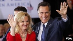 Tras la victoria, Mitt Romney habló ante sus partidarios junto a su esposa Ann.