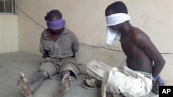 Suspeitos membros da Boko Haram capturados por militares nigerianos, Mar 2012