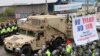 Kendaraan militer AS yang merupakan bagian dari Terminal Sistem Pertahanan Anti Rudal (THAAD) tiba di Seongju, Korea Selatan, 26 April 2017. (Foto: Kim Jun-beom/Yonhap via REUTERS)