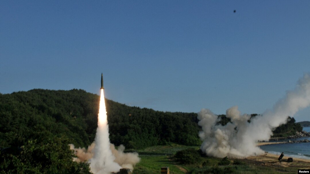 ARHIVA - Lansiranje rakete dugog dometa sistema ATACMS (Foto: 8th United States Army/Handout via REUTERS)