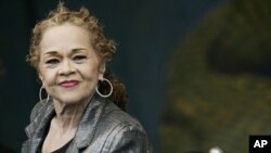 Etta James performs during the 2006 New Orleans Jazz and Heritage Festival in New Orleans, Saturday, April 29, 2006.