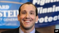 Hakim tuna netra Richard Bernstein (Foto: dok.)