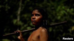 Un indígena de la tribu Mura, oriunda de la selva amazónica, fotografiado en Brasil el 20 de agosto de 2019.