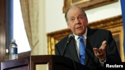 Thomas Demetrio, Chicago aviation attorney and cofounder of Corboy & Demetrio who represents the Dao family, speaks during a news conference at Union League Club in Chicago, Illinois, April 13, 2017.