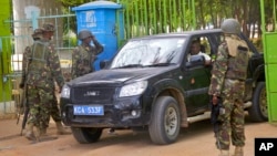 Kenya Defense Forces (KDF) guard the main gate of the Garissa University College compound that was the scene of a recent attack by al-Shabab gunmen, in Garissa, April 6, 2015.