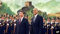 Presiden AS Barack Obama dan Presiden Xi Jinping dalam kunjungan di Beijing, 12 November 2014.