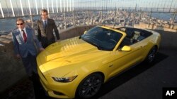 El Ford Mustang 2015 en exhibición en el Empire State Building.