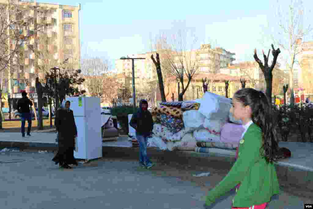 Residents living Sur district in Diyarbakir after the curfew was expanded