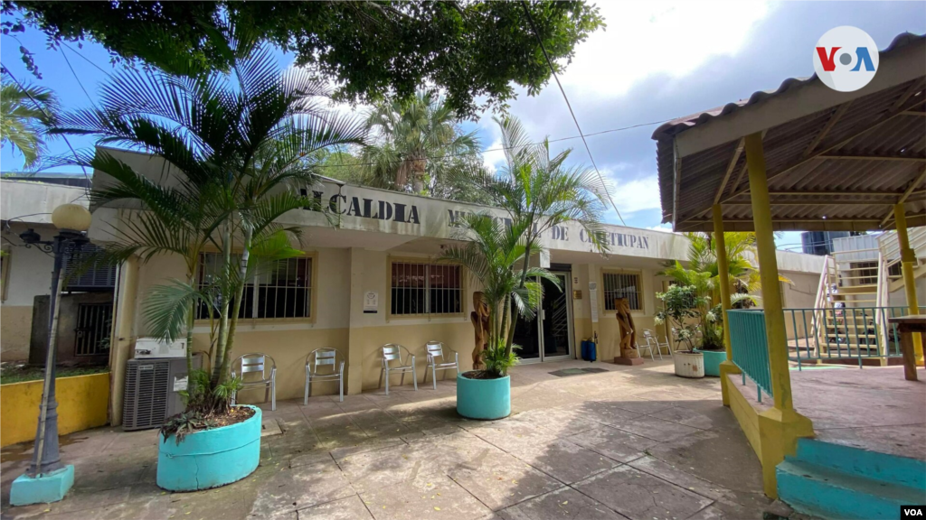 Fachada de la alcald&#237;a municipal de Chiltiup&#225;n, municipio al que pertenece El Zonte. 