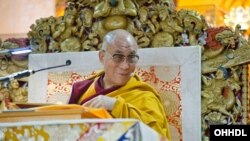 Dalai Lama gives teachings to students from Southeast Asia