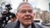 El exsenador Bob Menendez, demócrata por Nueva Jersey, llega al tribunal federal, el miércoles 29 de enero de 2025, en Nueva York. 