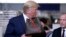 Tổng thống Donald Trump tại một phòng trưng bày của Louis Vuitton ở Alvarado, Texas. Ông Trump cho rằng ông đã có thể kiếm được 2-5 tỷ USD nếu ông tiếp tục kinh doanh và không tham gia chính trường.