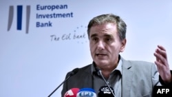 Le ministre grec des Finances, Euclid Tsakalotos, lors de l'inauguration des bureaux de la Banque européenne d'investissement (BEI) à Athènes le 29 septembre 2017.