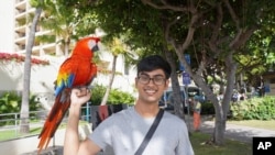 Suvhjir Balaji berpose dalam sebuah foto yang diambil di Hawaii pada 2018. (Foto: Balaji Ramamurthy vía AP)