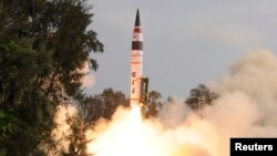 인도의 '아그니-5(Agni-5)' 장거리 탄도미사일.