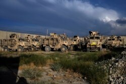 지난달 미군 주도 나토 연합군이 모두 철수한 아프가니스탄 바그람 공군기지에 지뢰방호장갑차(MRAP)들이 세워져있다.
