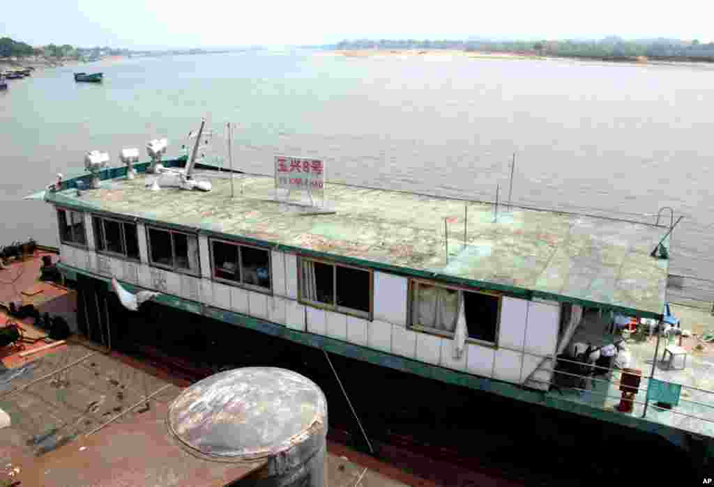 Chinese boats attacked by gunmen in October, moored at Chiang Saen Port, Thailand. (VOA - D. Schearf)