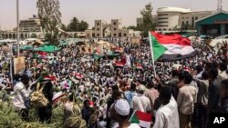 Para demonstran terus melakukan aksi demonstrasi di Khartoum. 