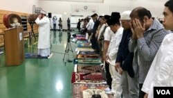 Diaspora muslim Indonesia di kawasan Washington DC, Amerika Serikat, melaksanakan salat Idulfitri di Balai Rakyat Gaithersburg, Maryland, Selasa, 4 Juni 2019.