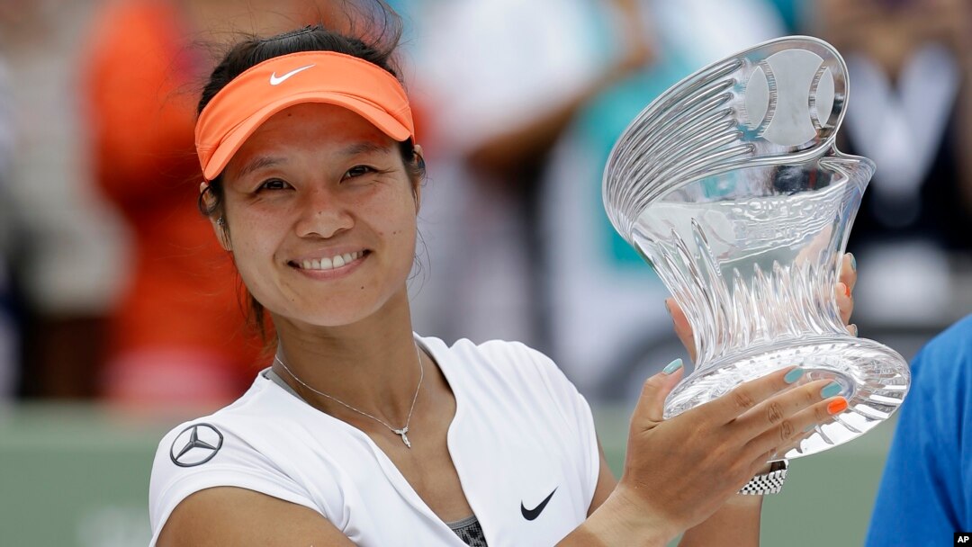 Li Na, cây vợt nữ xếp hạng 6 thế giới theo thống kê của Hiệp Hội Quần Vợt Nữ.