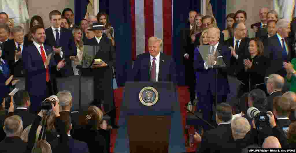 ဂါဇာက ဓါးစားခံအချို့လွတ်လာတဲ့ လုပ်ဆောင်ချက် သမ္မတ ဒေါ်နယ်ထရမ့်ပြောကားစဥ် ဂုဏ်ပြုအားပေးကြ။