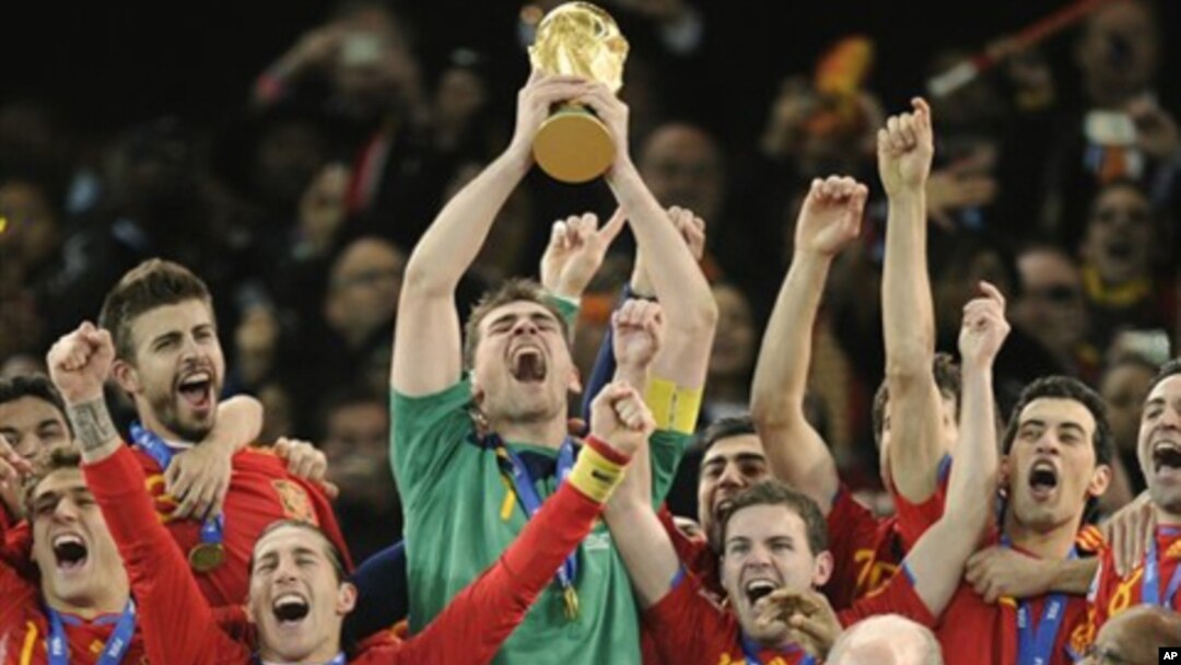 Timnas Spanyol tetap berada di peringkat pertama sejak menjuarai Piala Dunia 2010 di Afrika Selatan dan Piala Eropa 2012 (foto: dok). 