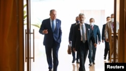 印度外长苏杰生和俄罗斯外长拉夫罗夫在印度尼西亚举行的20国集团外长会议上会晤(2022年7月8日）