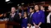 El representante Richard Neal junto a la líder de la Cámara de Representantes, Nancy Pelosi, en una fotografía de archivo tomada el 10 de diciembre de 2019 (Foto: Reuters/Yuri Gripas)