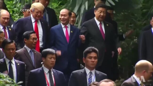 Lãnh đạo APEC tham gia nghi thức chụp ảnh kỷ niệm chung
