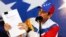 Henrique Capriles muestra documentos de impugnación de las elecciones presidenciales del pasado abril. Un petitorio fue presentado este lunes ante la CIDH.