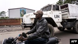 Des Casques bleus patrouillent près des églises catholiques, le 21 janvier 2018 à Kinshasa.