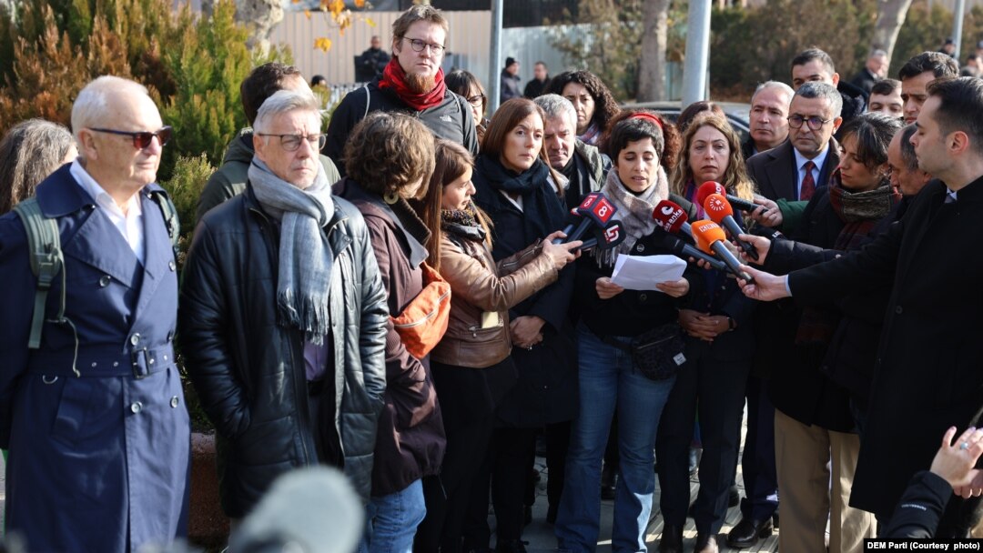 Avrupalı parlamenterlerden oluşan bir uluslararası heyet, Halkların Eşitlik ve Demokrasi Partisi (DEM Parti) öncülüğünde bu sabah bir açıklama yaptı. 
